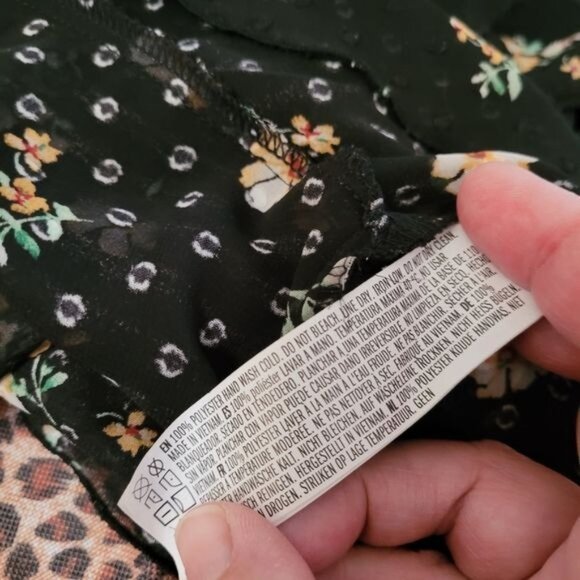 Sexy Black Ruffle Top Blouse Floral Print Polka Dot Modern Contemporary Small - Picture 9 of 9
